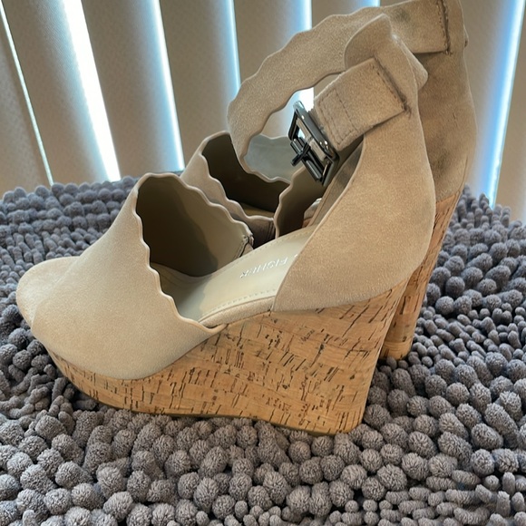 Wedge Sandals - Picture 4 of 5